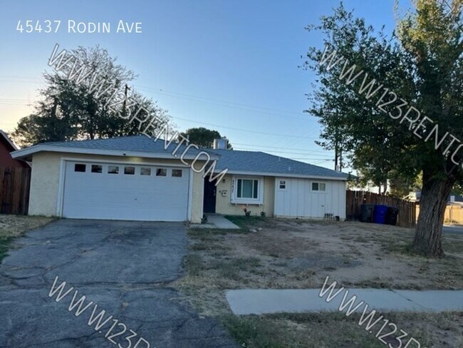 4Bd/ 3BTH ONE STORY HOME IN EAST LANCASTER - 4Bd/ 3BTH ONE STORY HOME IN EAST LANCASTER