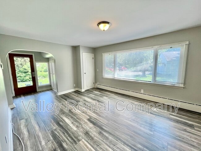 Photo - 72 Lyman St