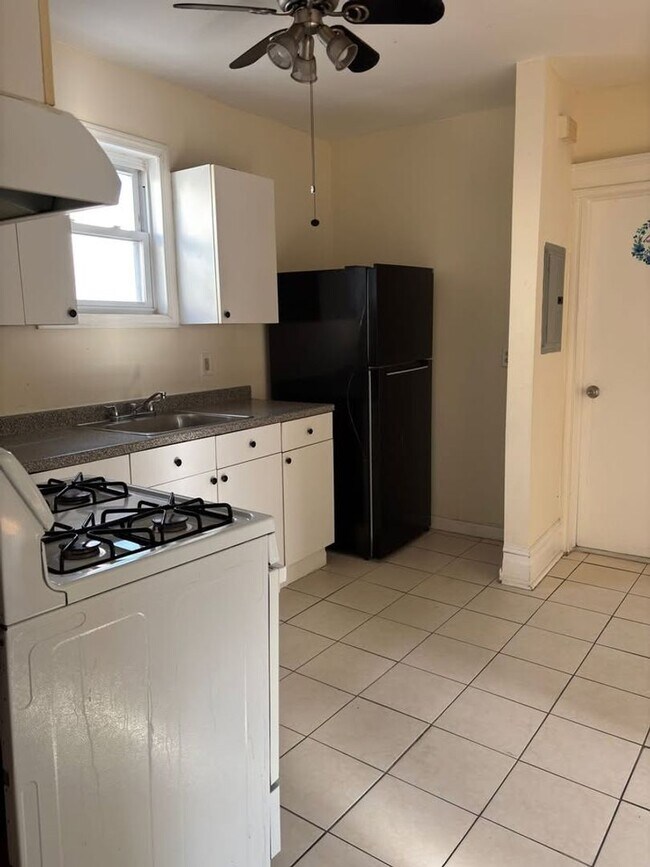 Photo - 478-480 Sanford Ave Unit 3