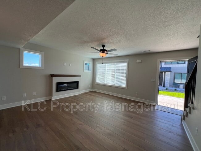 Photo - 601 Hart Ln