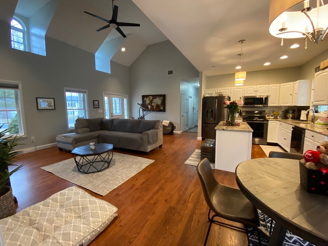 Photo - 7 Ballard St (Easthampton, MA)