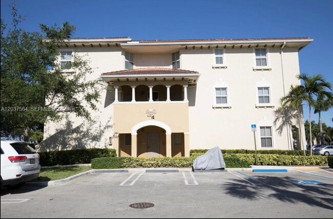 Building Photo - 10805 NW 89th Terrace Unit 202-4