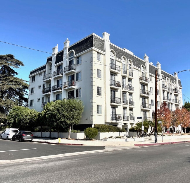 Photo - 11915 Riverside Dr Unit 105