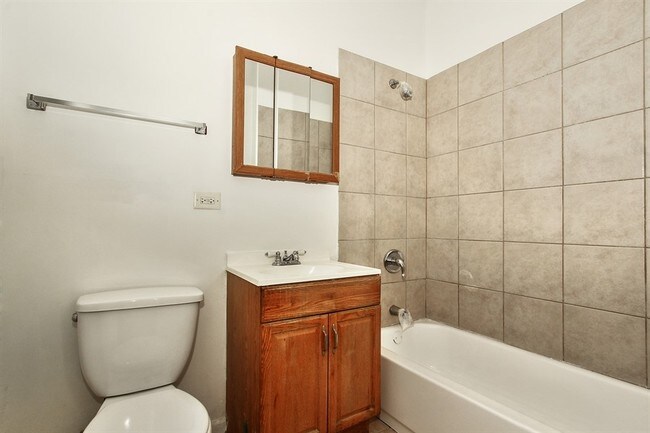 Photo - 5758 S Wabash Ave