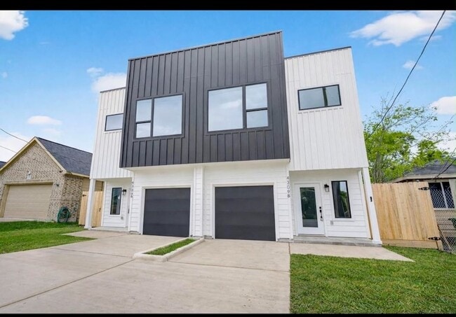 Building Photo - 4309 Shelby Cir Unit B