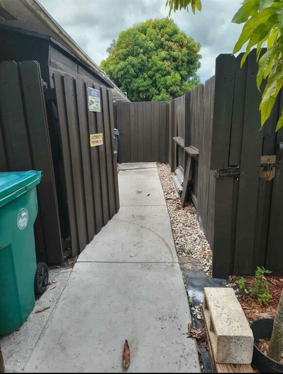 Photo - 5741 SW 24th Ave Unit B