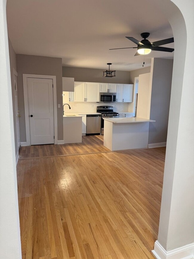 Photo - 4956 N Harding Ave Unit 2