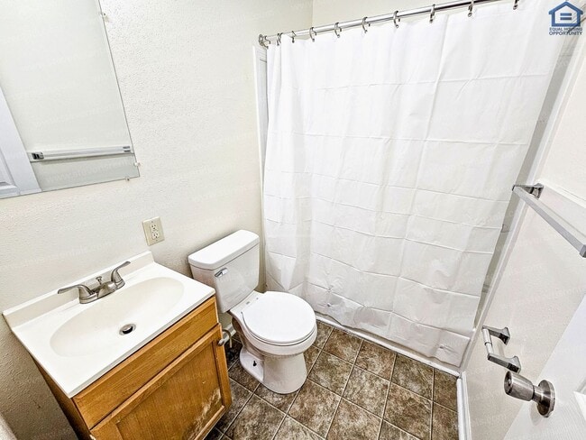 Photo - 702 Couch St