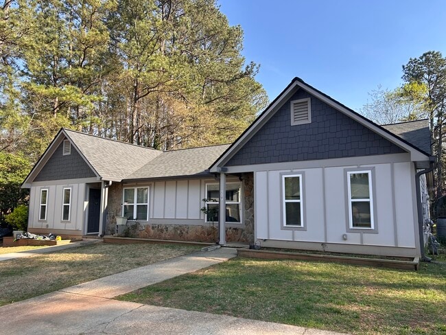 Building Photo - 117 Jennifer Ln SW