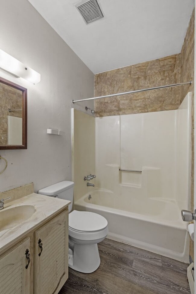 Photo - 2232 Woodstock Ave Unit 2232 Woodstock Avenue - Apt #1