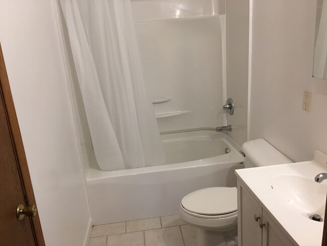 Photo - 525 E 47th St