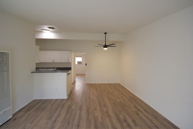 Building Photo - 15156 Dickens St Rental
