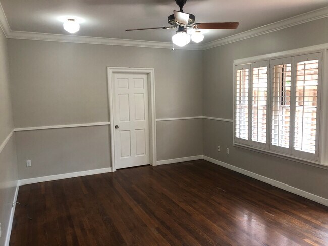 Photo - 906 Oakley St