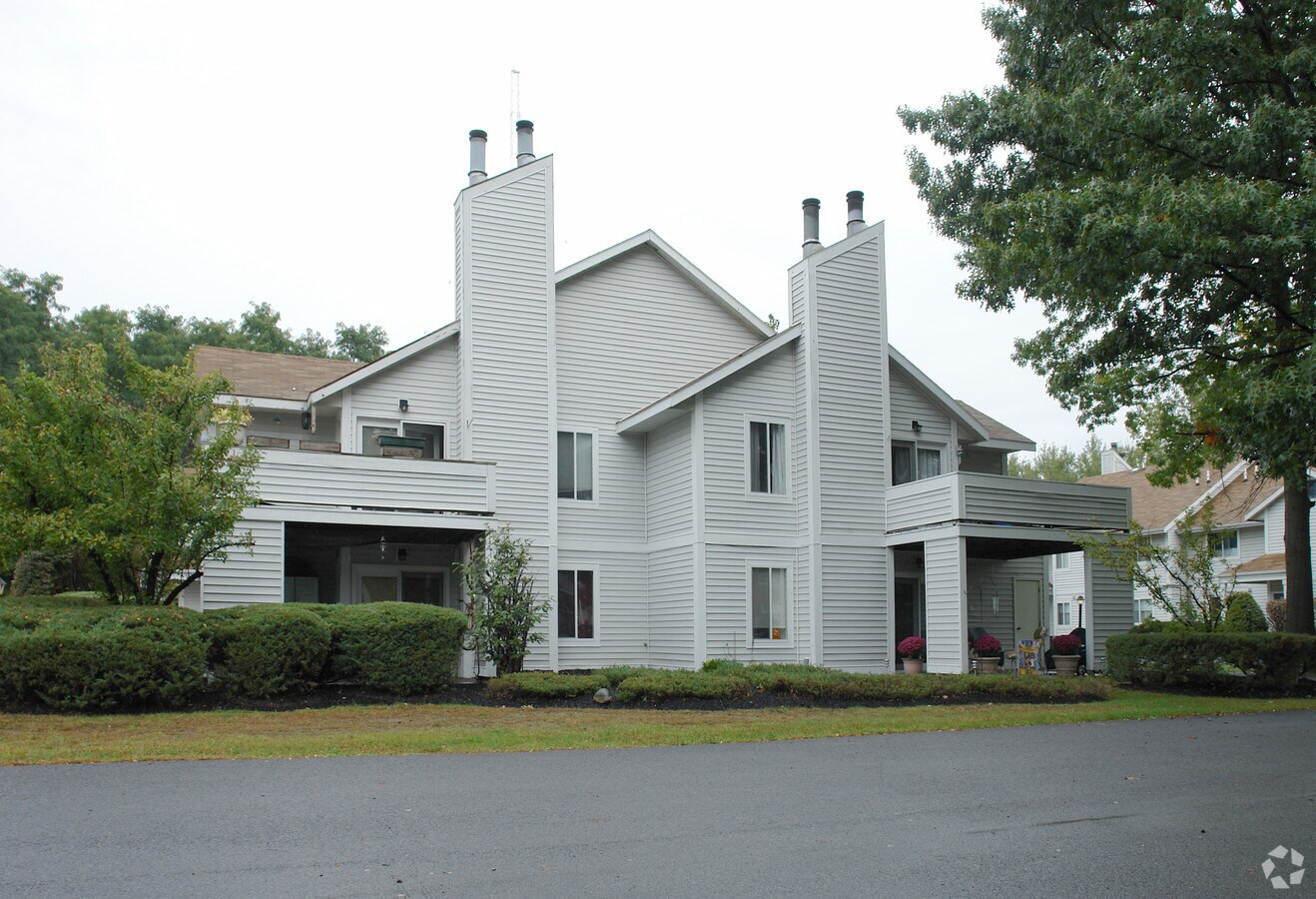 Photo - 978 Burdeck St