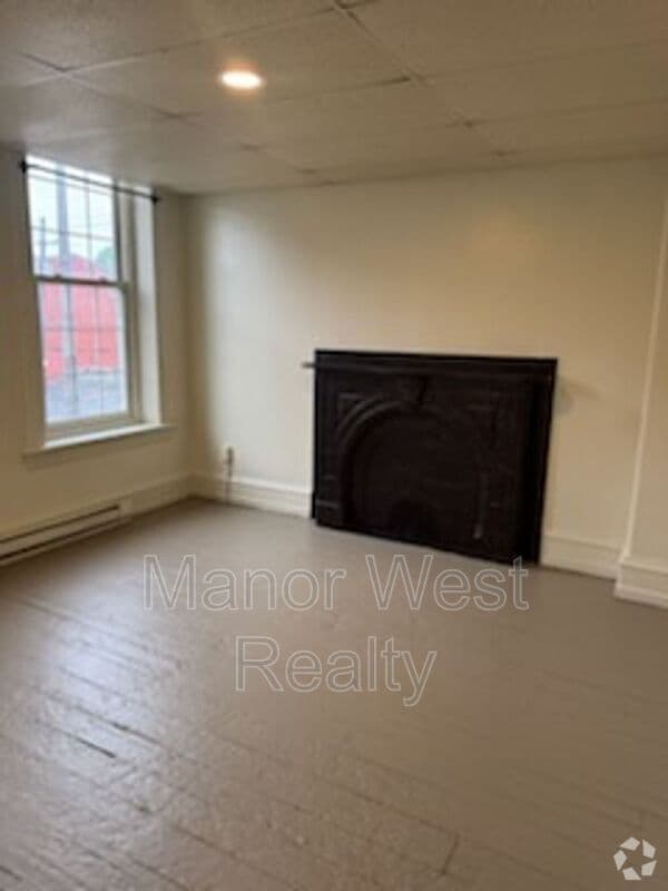Building Photo - 207 W Market St Rental