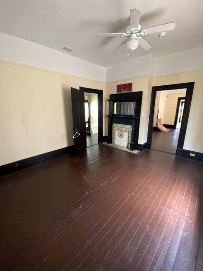 Photo - 2 Bed / 1 Bath Upstairs Unit Near Downtown...