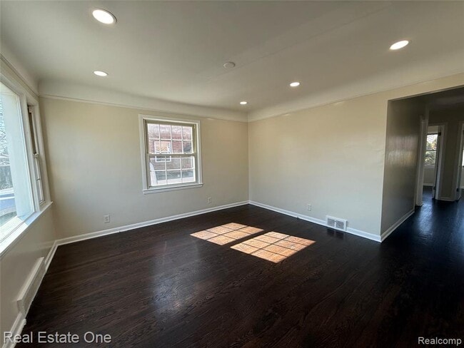 Photo - 6991 Colonial St