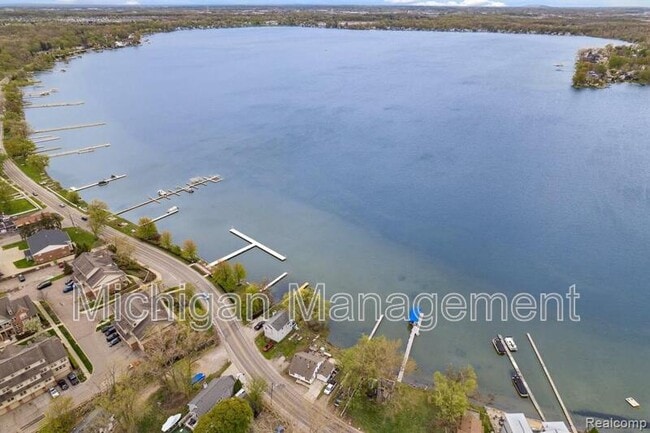 488 Village Dr