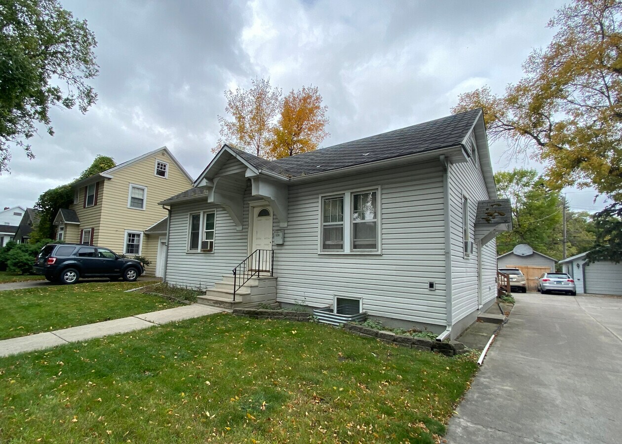 Photo - 1334 12th St N