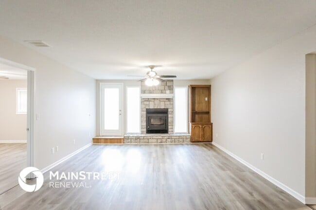 Photo - 400 Holtz Ave