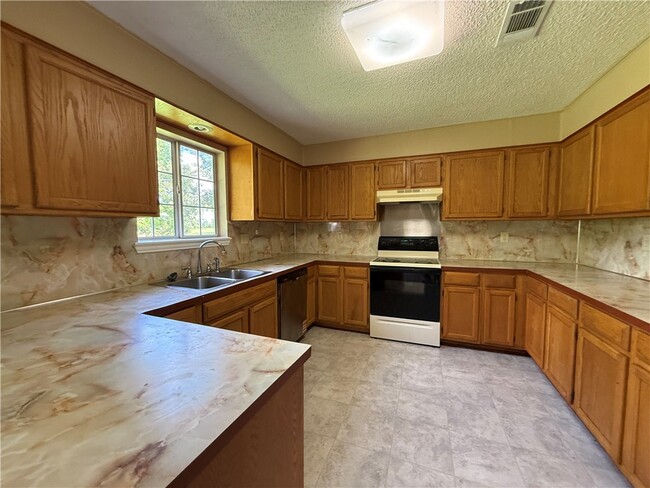 Photo - 2446 Ridgeway Loop