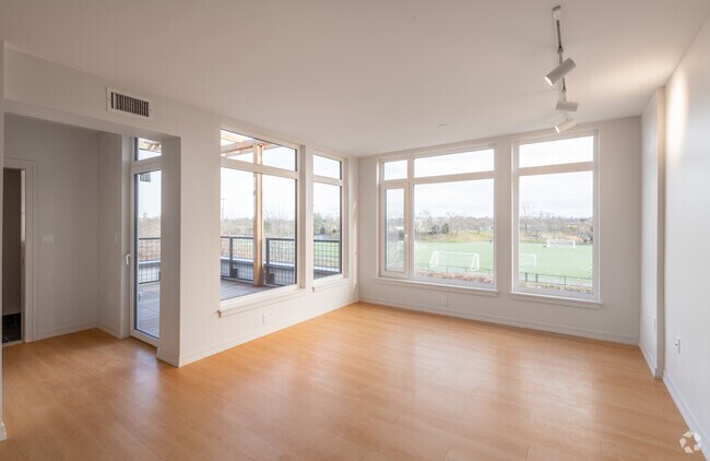 1BR, 1BA - 734 SQ FT