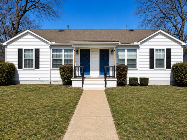 Building Photo - 1121 NW Ozmun Ave