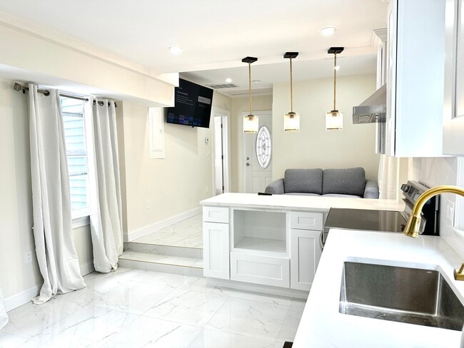 Photo - 11 Burrell St Unit 2