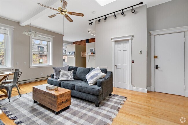 Building Photo - 127 Marlborough St Unit 5 Rental