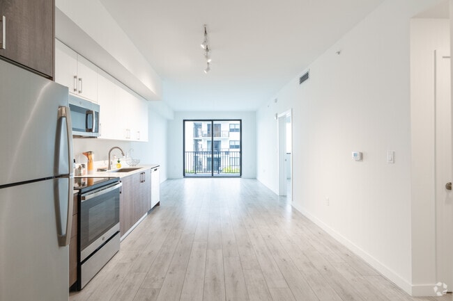 1BR, 1BA - 736SF