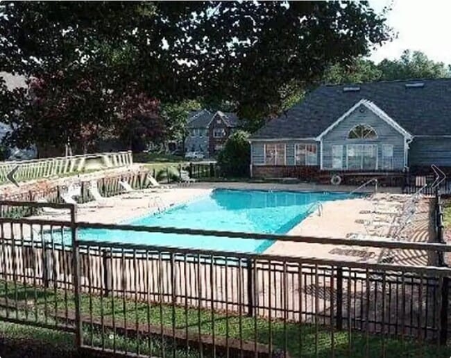 Photo - 401 Columbiana Dr