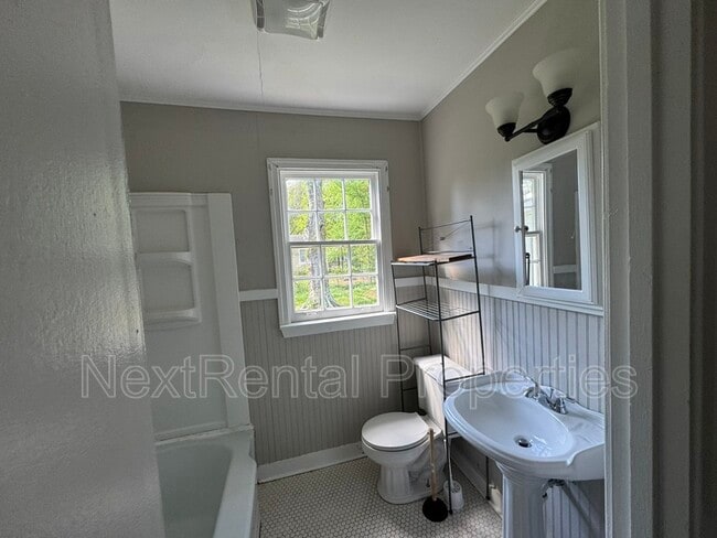 Photo - 535 Robinhood Rd