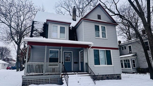 Building Photo - 633 Livingston Ave NE Unit South