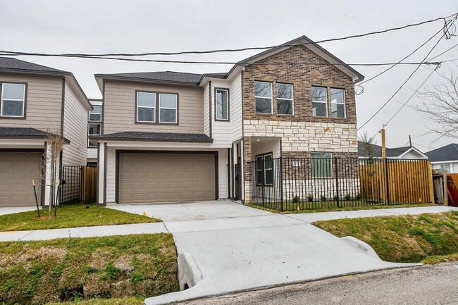 Building Photo - 2309 Gagne St