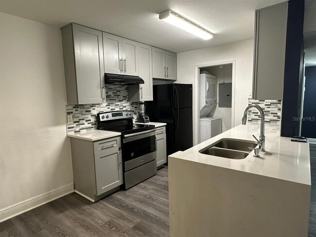 Building Photo - 5291 Images Cir Unit 207