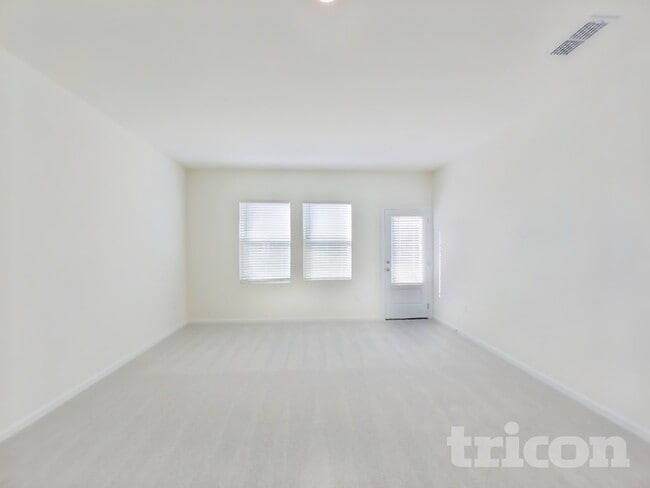 Photo - 1066 Large Poppy Dr