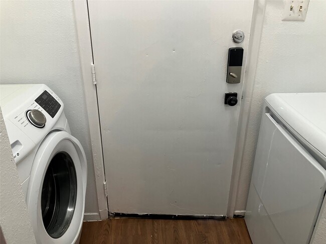 Building Photo - 8050 Sands Point Dr Unit A