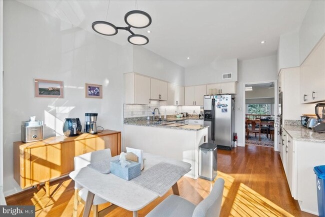 Photo - 2071 Van Tuyl Pl