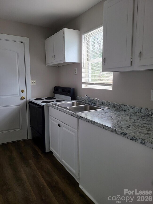 Photo - 1844 Academy St