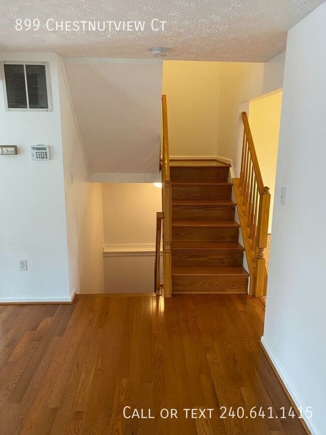 Photo - 899 Chestnutview Ct
