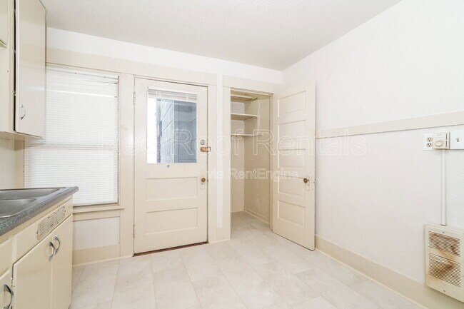 Photo - 1301-1311-1311 6th Ave Unidad 11