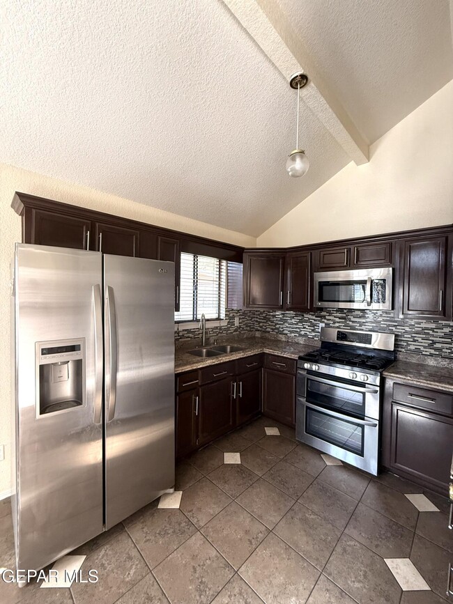 Photo - 1884 Lyman Dutton Cir