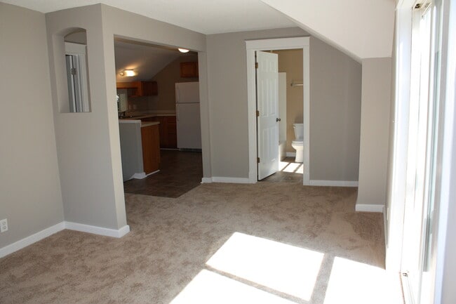 4969 Stewart Ave Unidad 2-Upper