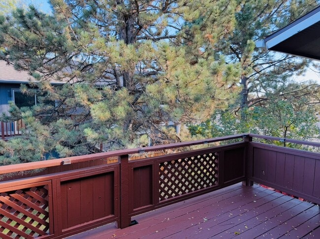 Building Photo - West End Condo with Pool and Central AC