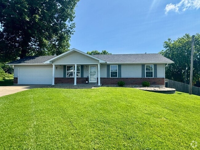 Building Photo - 3 Bedroom 2.5 Bath home in Troy, MO!