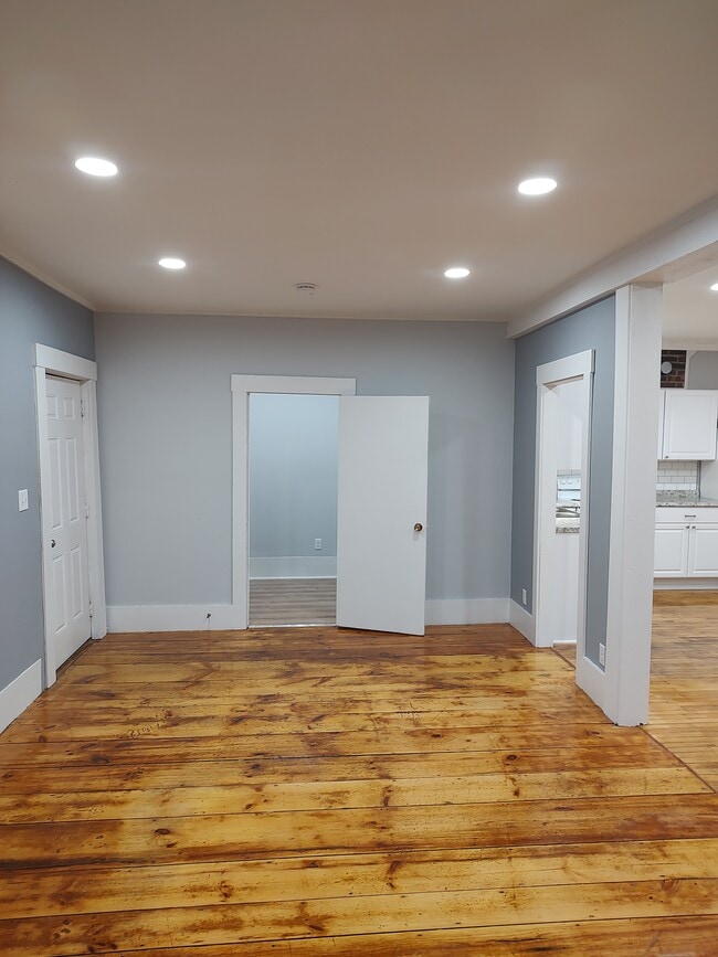 Building Photo - 3070 VT-14 Unit 2 Rental