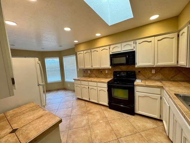 Photo - Foothills Hideaway