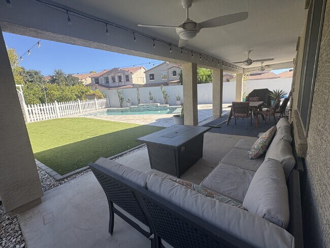 Photo - 1180 E Saddleback Pl