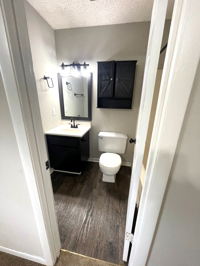 1 bdr Bathroom