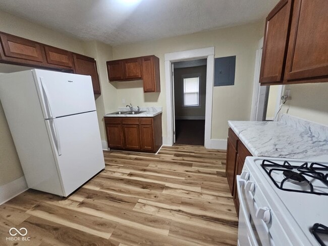 Photo - 1310 E 5th St